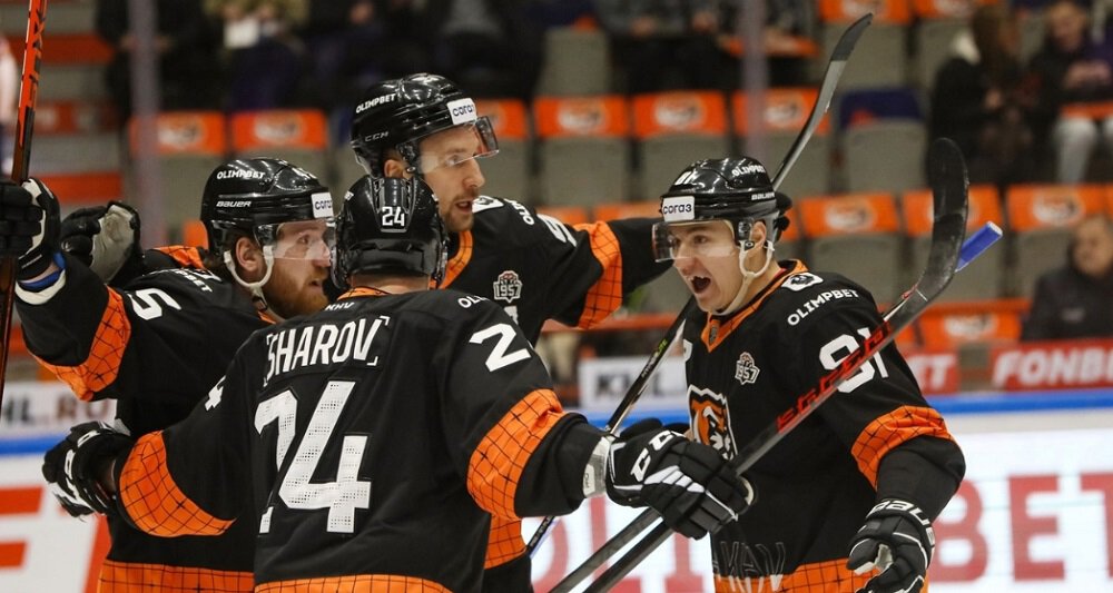 Амур обыграл Сибирь (6:4), проигрывая 0:3 и 1:4 по ходу матча