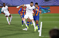 Эстетически прекрасный гол Бензема: переправил пяточкой в ближний – «Реал» забил «Барсе» первым же ударом