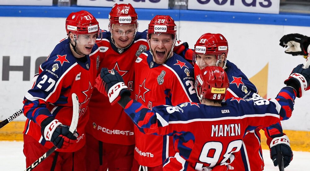 ЦСКА обыграл Северсталь (9:3) и сравнял счет в серии (2-2). Разин менял вратаря на шестого полевого при счете 3:8