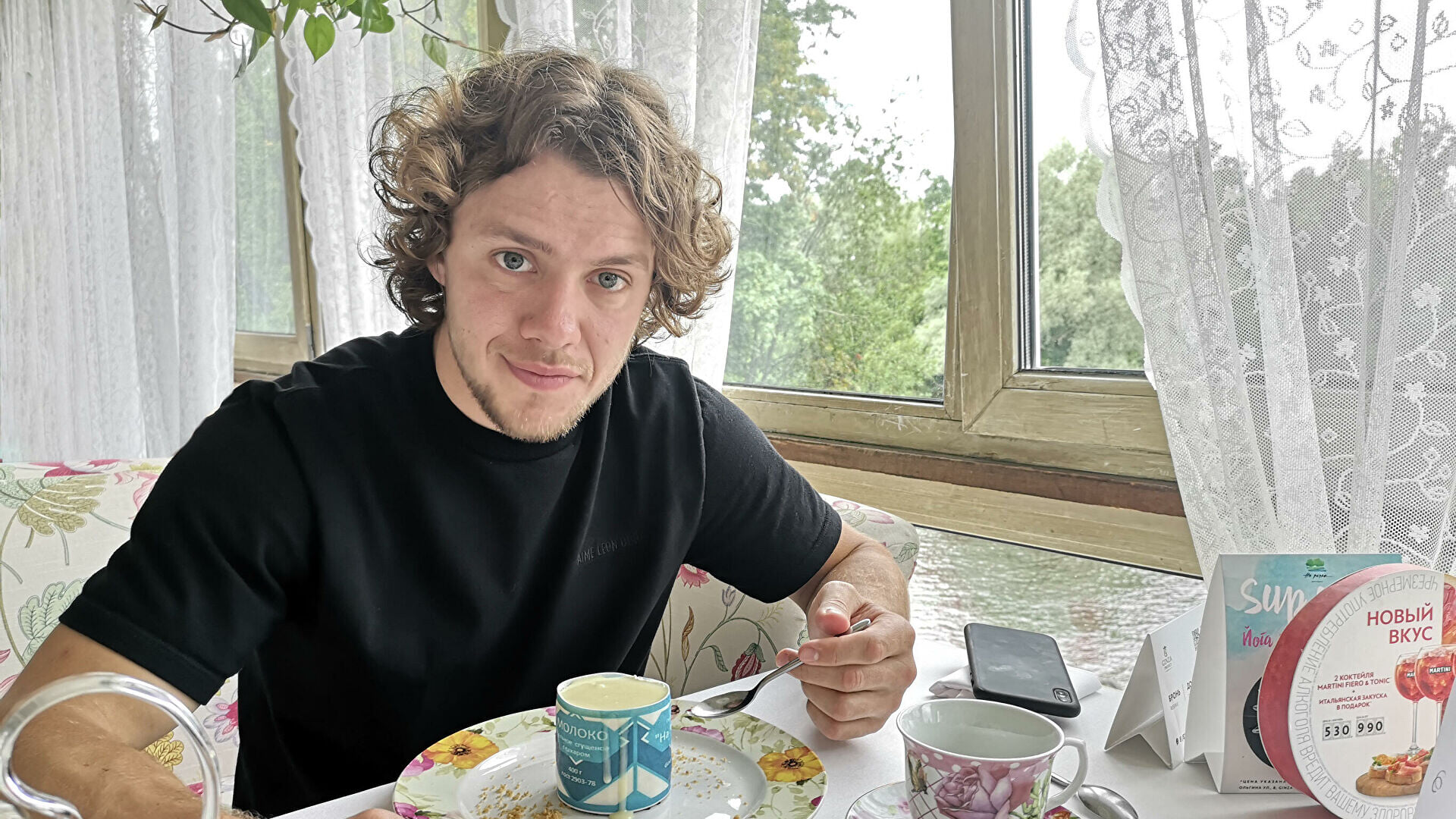 Артемий Панарин: Я устал от информации. Взял Nokia без интернета, сейчас у меня отходняк. Кайф, ничего не тревожит