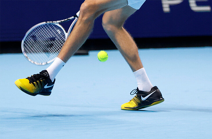 Главный теннисный звук – не стоны игроков, а скрип кроссовок. Они радуют тренеров, помогают слепым и иногда бесят