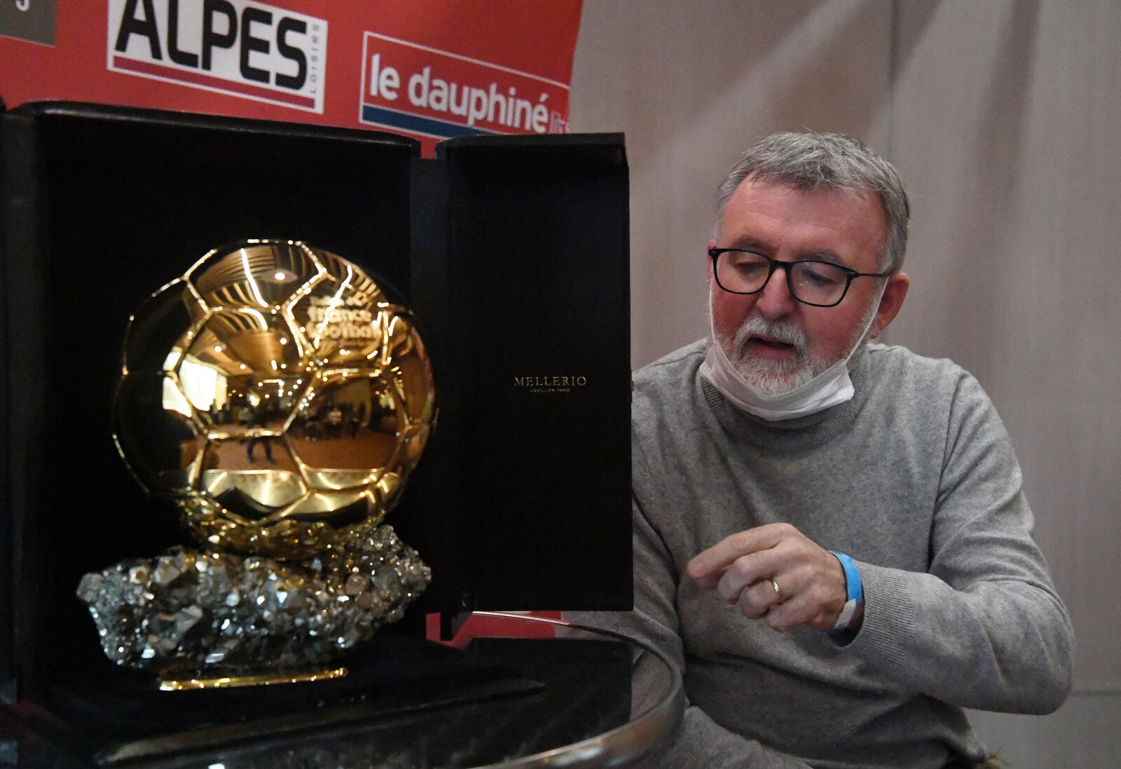 Главред France Football, занимавшийся организацией Золотого мяча, будет работать в ПСЖ