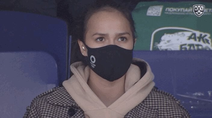 Я вас засужу, у меня такие связи! Загитова потребовала удалить ее фото с матча КХЛ Ак Барс Магнитка