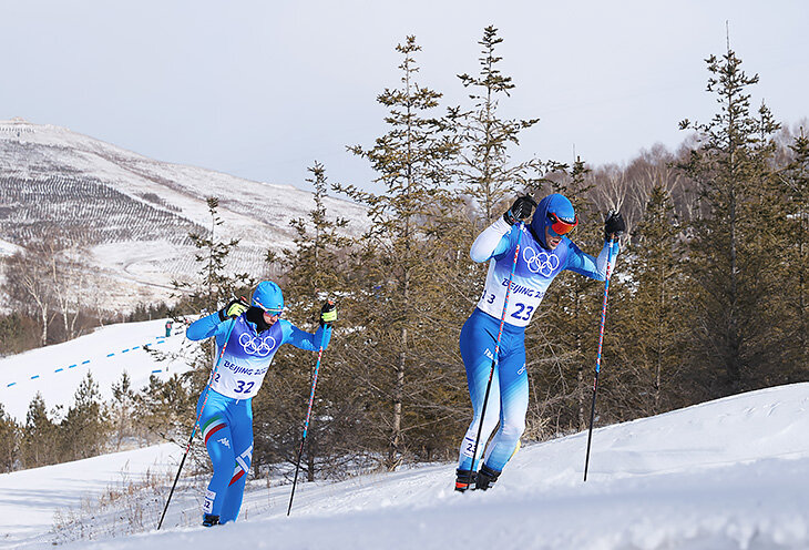 Ледяная гонка лыжников на Олимпиаде-2022: Клэбо так замерз в горах Китая, что сошел с дистанции