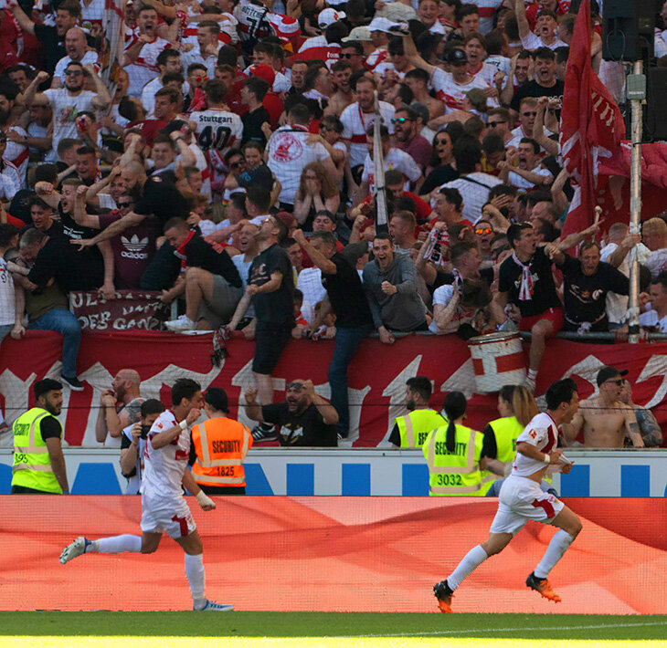 В Бундеслиге спасение празднуют ярче, чем титул! «Штутгарт» забил на 90+2, а дальше – море фанатов на поле