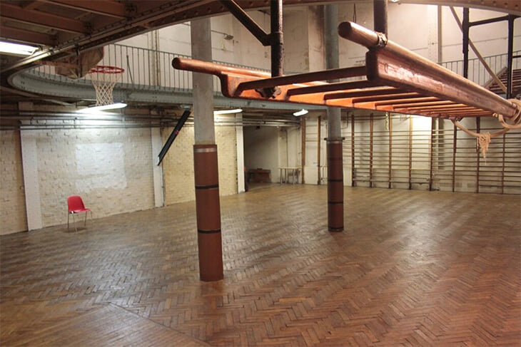 А вы знали, что старейший баскетбольный зал находится в Европе? Он был построен учеником Эйфеля, там снимались Карри и Неймар