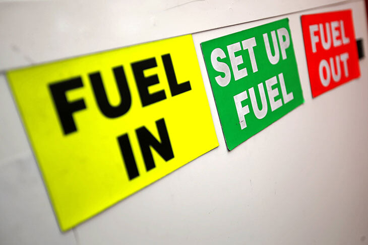 Какой бензин используют в болиде «Формулы-1»? А обычный с заправки подойдет? Можно залить гоночное топливо в обычную машину? Окей Гугл: «Формула-1» - Блоги