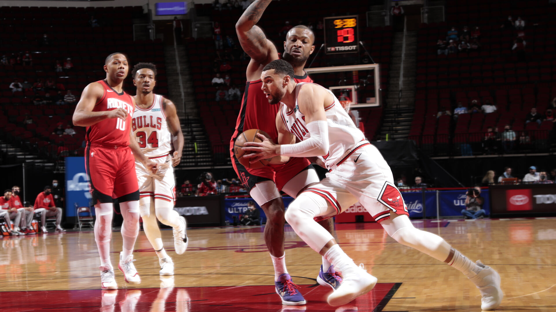 Gazan crazy bulls. Состав Houston Rockets 2021. Готовый протокол баскетбола Лейкерс Чикаго Буллз. Toyota Center Houston TX во время матча Рокетс.