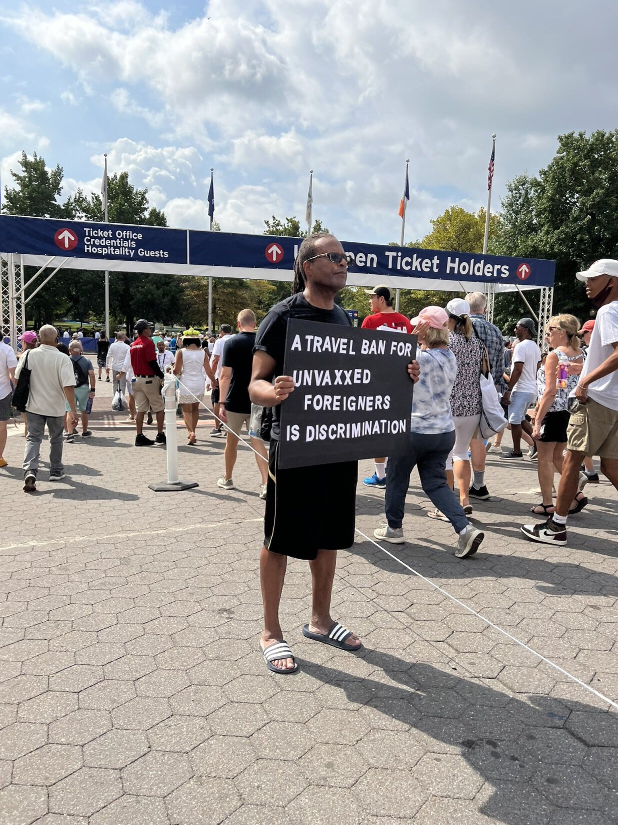 Тело Новака дело Новака. На US Open провели акцию в поддержку Джоковича, которого не пустили на турнир