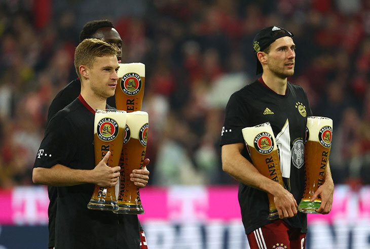 Пивной душ в День немецкого пива – идеальное чемпионство «Баварии» 🍻 