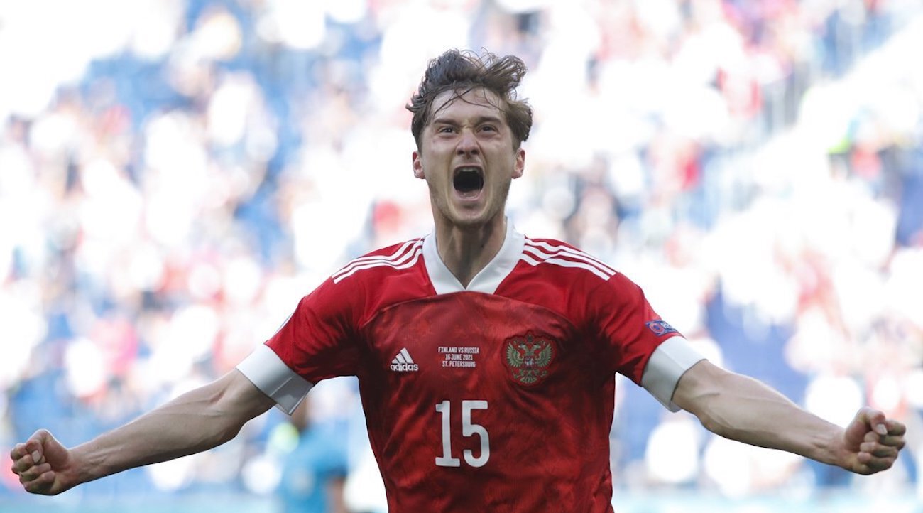Adidas расторг контракты со всеми игроками из России, кроме Миранчука, так как Алексей играет в Европе (РБ Спорт)