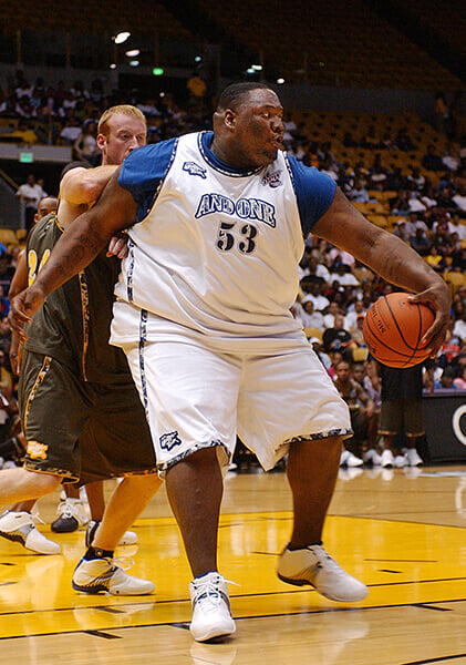 Мы видели толстого Хардена. А кто еще в НБА играл с большим животом?