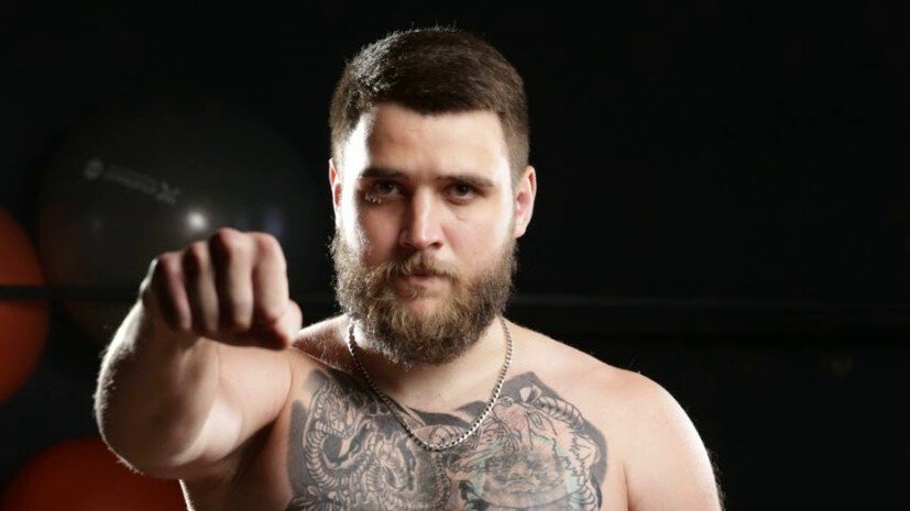 Боец Top Dog Ханов о футболе: На поле не спортсмены, а актеры театра. Чуть задели сразу ревут, кричат