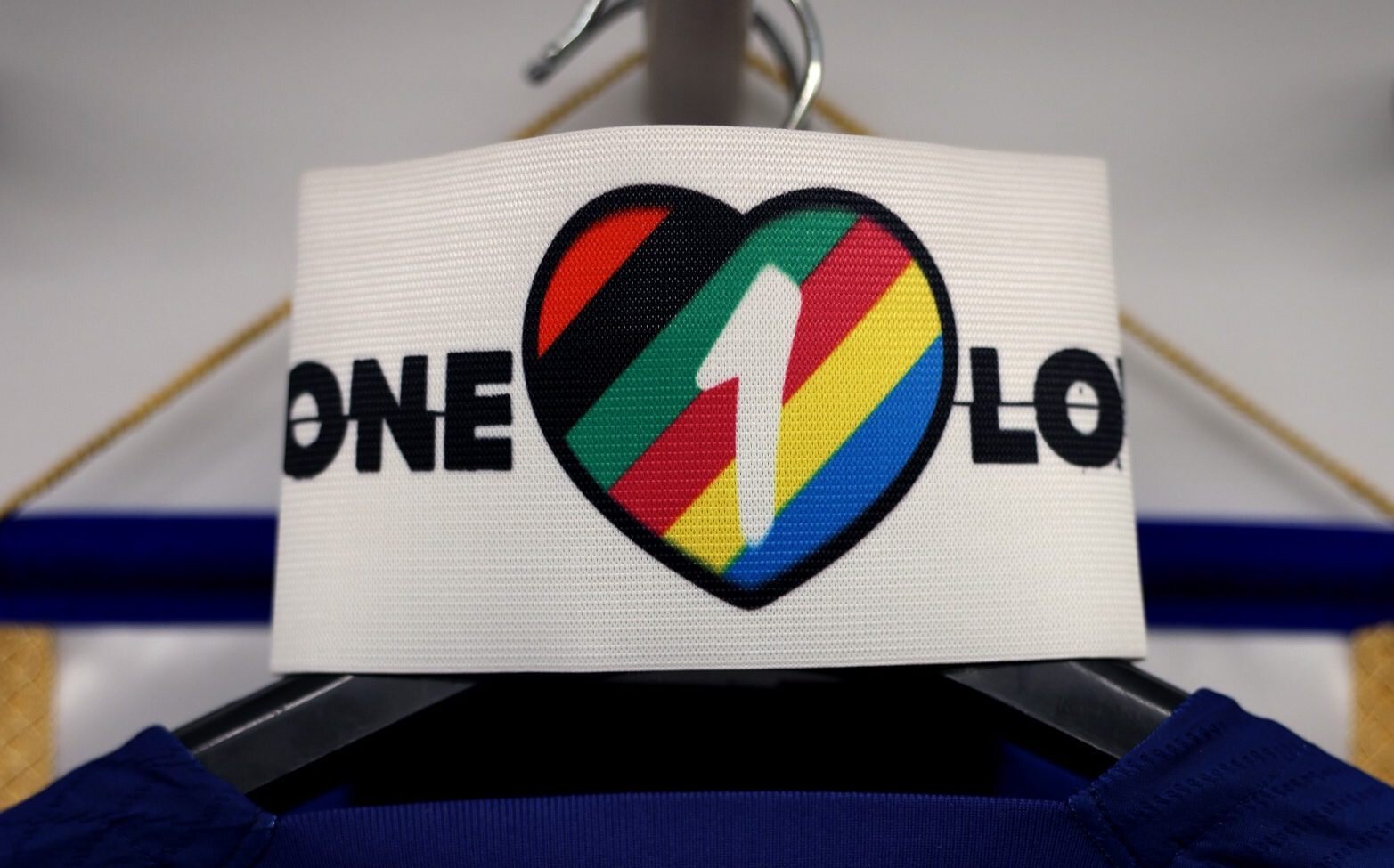 Болельщика из-за эмблемы One Love не пускали на матч Нидерландов в Дохе. Он проехал на велосипеде 6381 километр за 110 дней