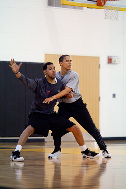 «Пока Барак Обама занимался баскетболом, Россия захватила Крым». 44-й президент США обожает игру – на площадке ему даже разбили лицо