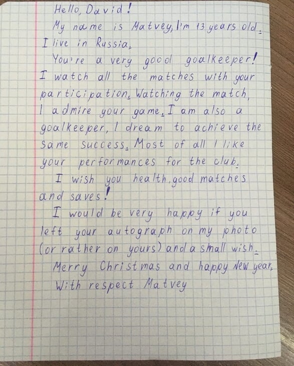 Мальчик из Саянска пишет письма футболистам. Уже получил совет от Дзюбы, автографы Де Хеа и Ван Бастена – и ждет ответа от Пеле и Акинфеева