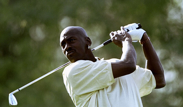 Страсть к гольфу едва не торпедировала карьеру Майкла Джордана. На лужайках он как-то проиграл 1,25 млн и так их и не вернул 