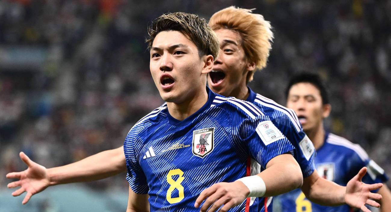 Игроки Японии после 2:1 с Германией убрались в раздевалке и оставили там оригами. Фанаты унесли мусор с трибун
