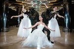 В екатеринбургском метро вооруженные военные устроили фотосессию с балеринами