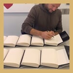 Strawberry Publishing on Instagram: “I dag har @asvindal signert ca 4000 bøker som skal sendes ut til alle som har forhåndsbestilt «Større enn meg»! Spørs om det blir enda…”