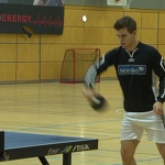 NRK Sport on Instagram: “Når man først har hentet en stjernespiller til Norge for å være sjakktrener, hvorfor ikke bruke han som bordtennis-makker også?…”
