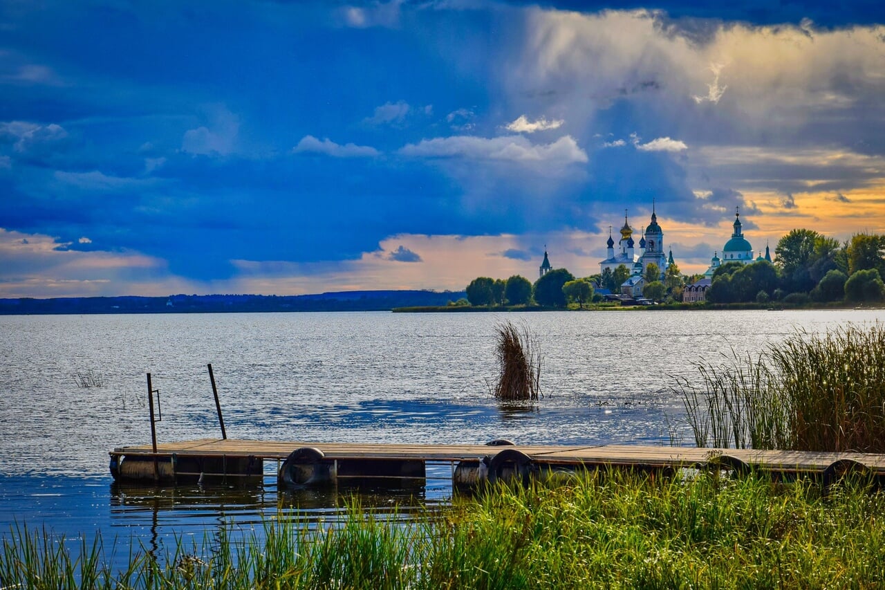Ростов великий вид с озера