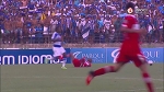 Esse lance é um dos mais BIZARROS que você já viu no futebol!