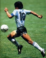 @zidane on Instagram: “Gracias por tu Magia en el campo Diego Armando Maradona.
Es un momento muy triste para el mundo del fútbol, se ha ido un genio !”