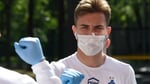 «Динамо» и «Локомотив» показали предматчевые фото игроков в масках и перчатках