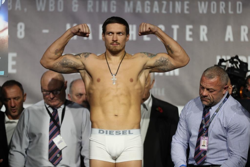 Шарф «Ман Сити», поддержка из зала и украинский флаг