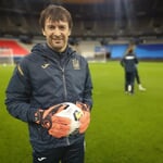 SaSHo on Instagram: “! Не одягав воротарські рукавички близько трьох років, після того як відновлював на пальцях правої руки розірвані сухожилля в січні 2018…”