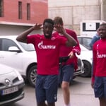 FK Crvena zvezda on Instagram: “Sa @officialboakyeyiadom nikad nije dosadno! 😁
#fkcz #crvenazvezdafk #zvezda #czv #zvezdaježivot”