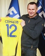 Tribuna.com Украина 🇺🇦 on Instagram: “С днем рождения, Олег Сенцов 🙌
⠀
Рады, что этот день он может отметить дома в Украине 🙏”